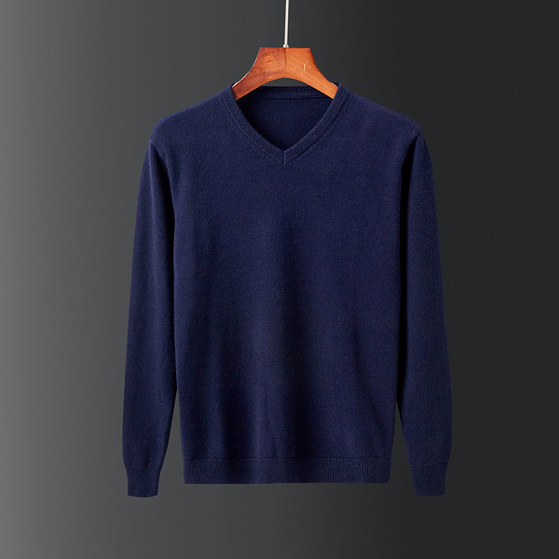 Simple, trendy Slim Fit base shirt