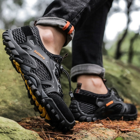 Outdoor walking shoes, quick-drying, non-slip.