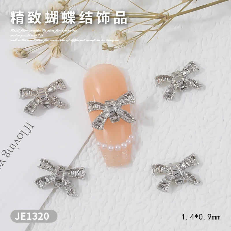 10pcs Halloween Spider Rhinestone 3D Alloy Retro Punk Spider Nail Charms Halloween Nail Art Jewelry Gems for Manicure Decoration