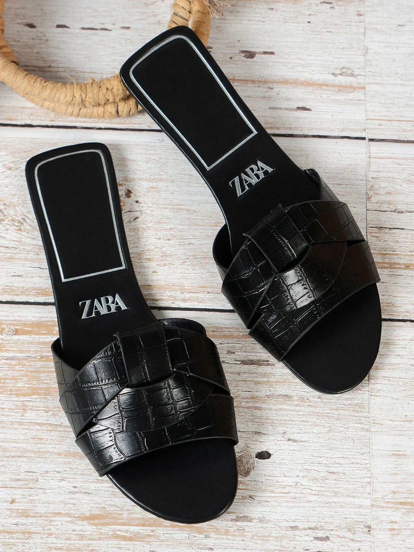 Designer New Sandals Low Heel Comfortable Slippers Sexy Peep Toe Shoes Luxurious Outdoor Beach Women's Breathability Shoes