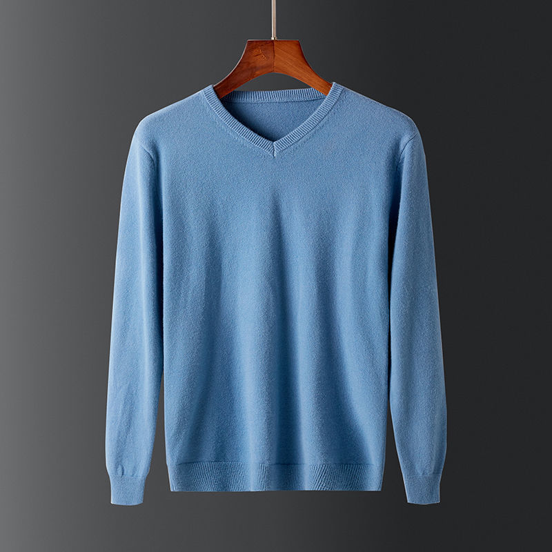 Simple, trendy Slim Fit base shirt