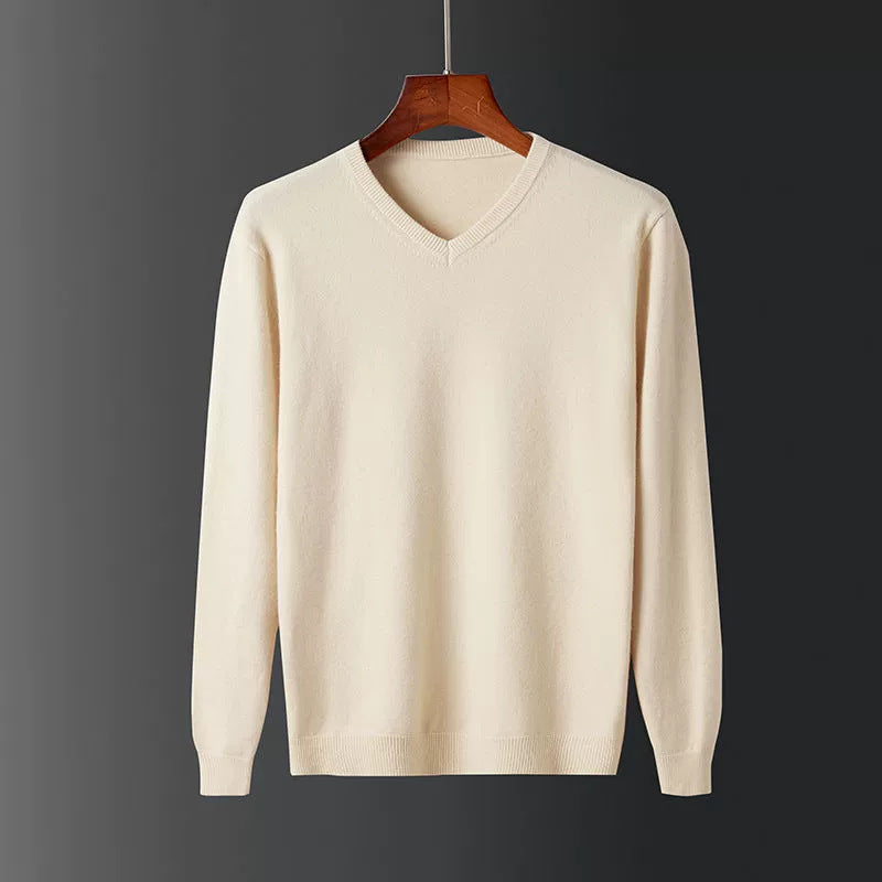 Simple, trendy Slim Fit base shirt